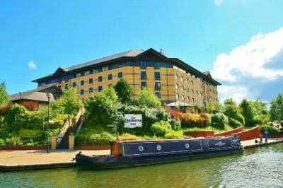 Merry-hill-waterfront-Little-beech-pub
