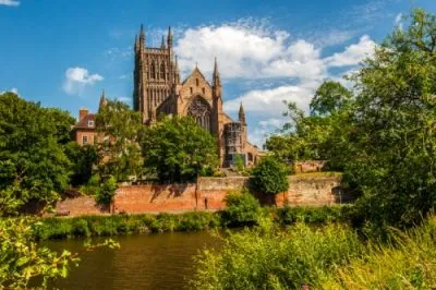 Worcester-Cathedral-The-Little-Beech-Pub-Rowley